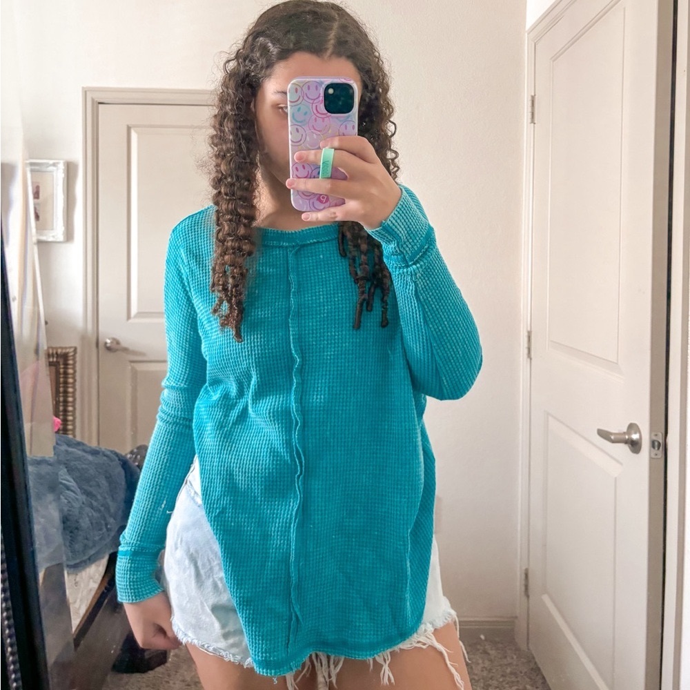 Cute turquoise waffle knit shirt🐬